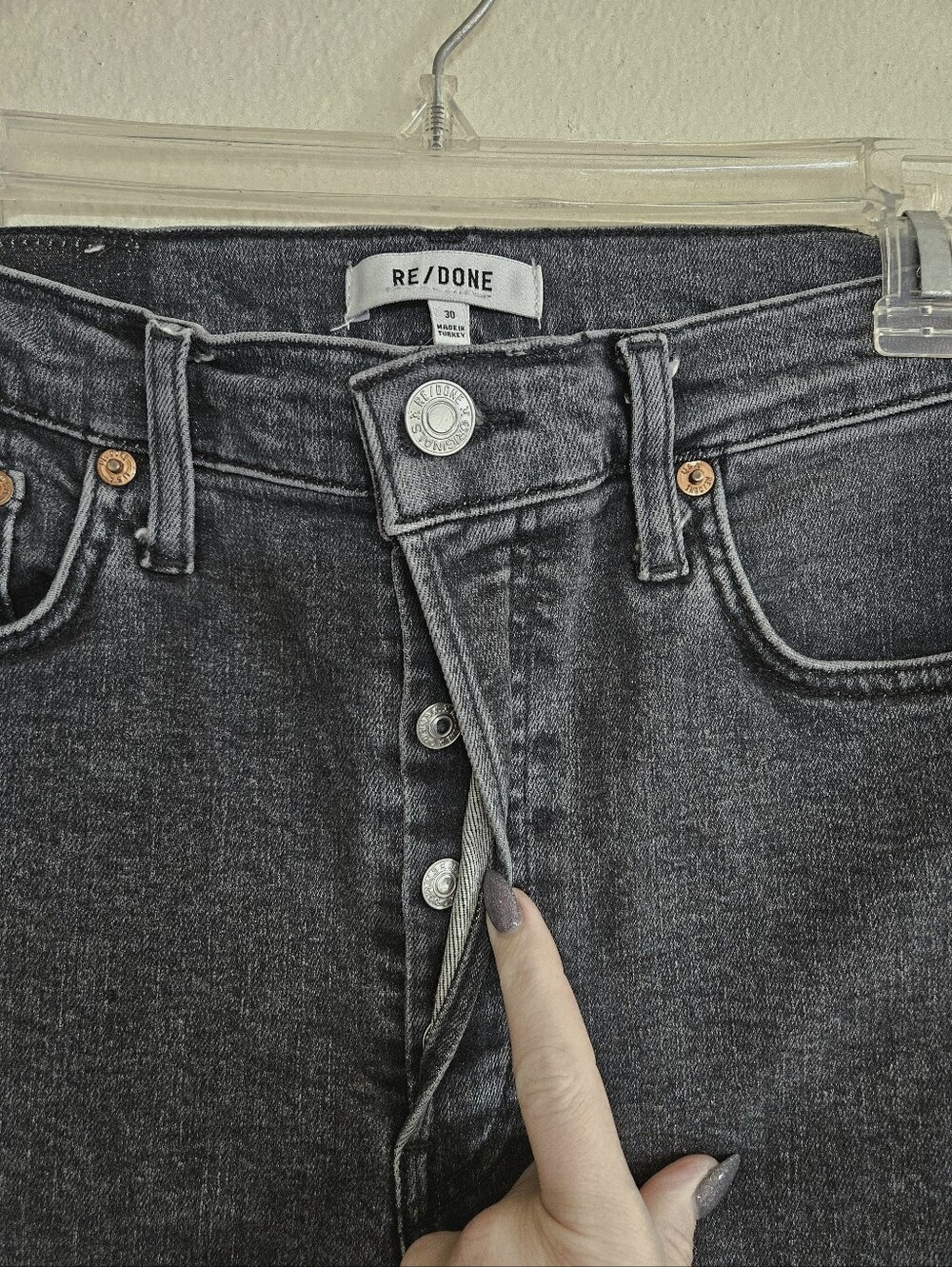 RE/DONE Jeans 70s Stove Pipe Distressed Jeans In Stoned Noir - Picture 4 of 8
